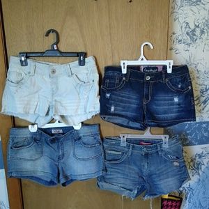 *Bundle* of 4 Junior's name brand jean shorts